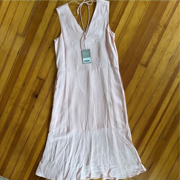 Everlane NWT V-Neck Satin Maxi Dress in Petal Pink Size S - Picture 3 of 5